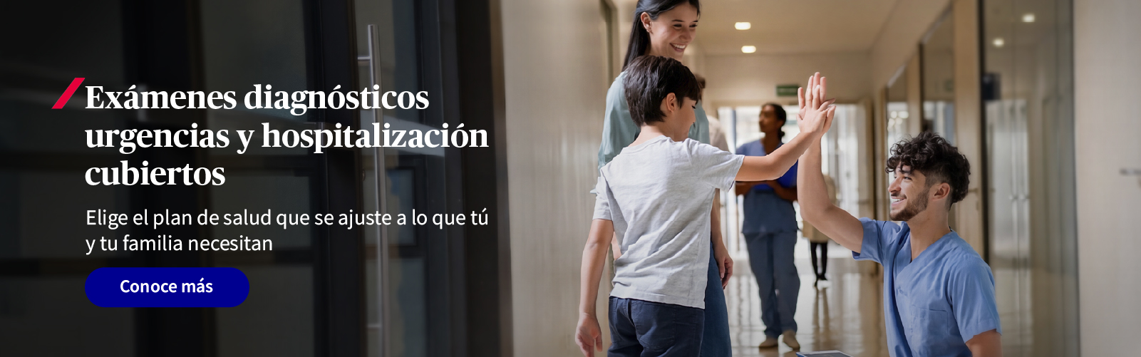 Mamá e hijo usando su plan de salud