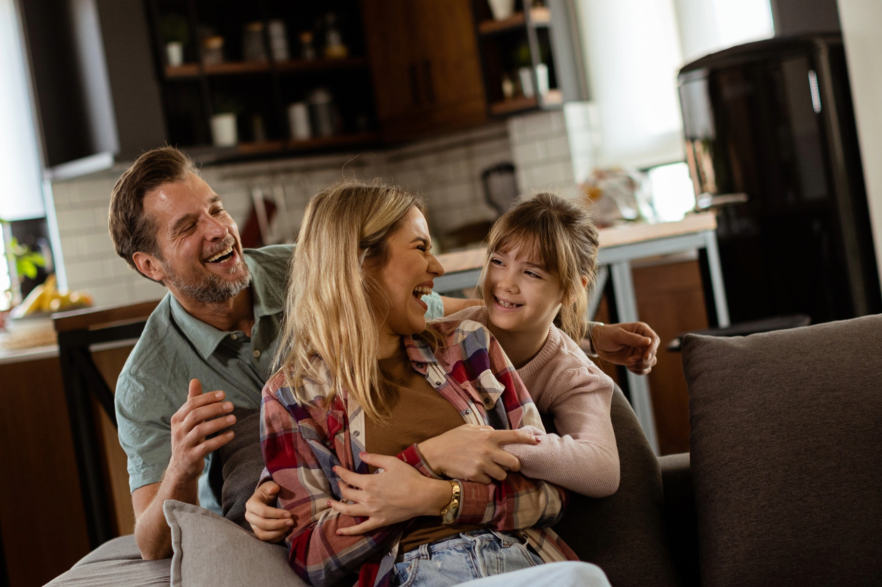 Familia disfrutando de su hogar