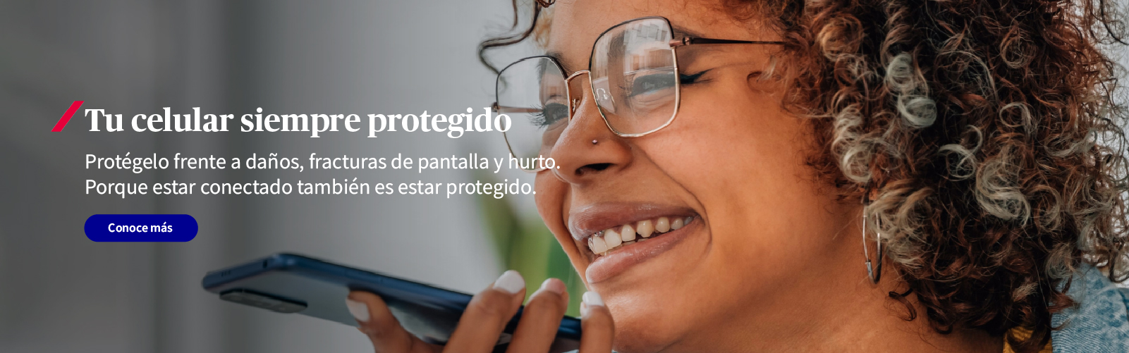 Mujer hablando por telefono celular