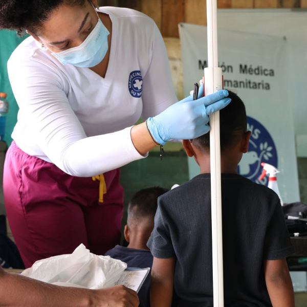 AXA, CARE y Médicos del Mundo se unen por el terremoto en Colombia
