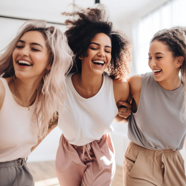 Mujeres felices de diferentes edades